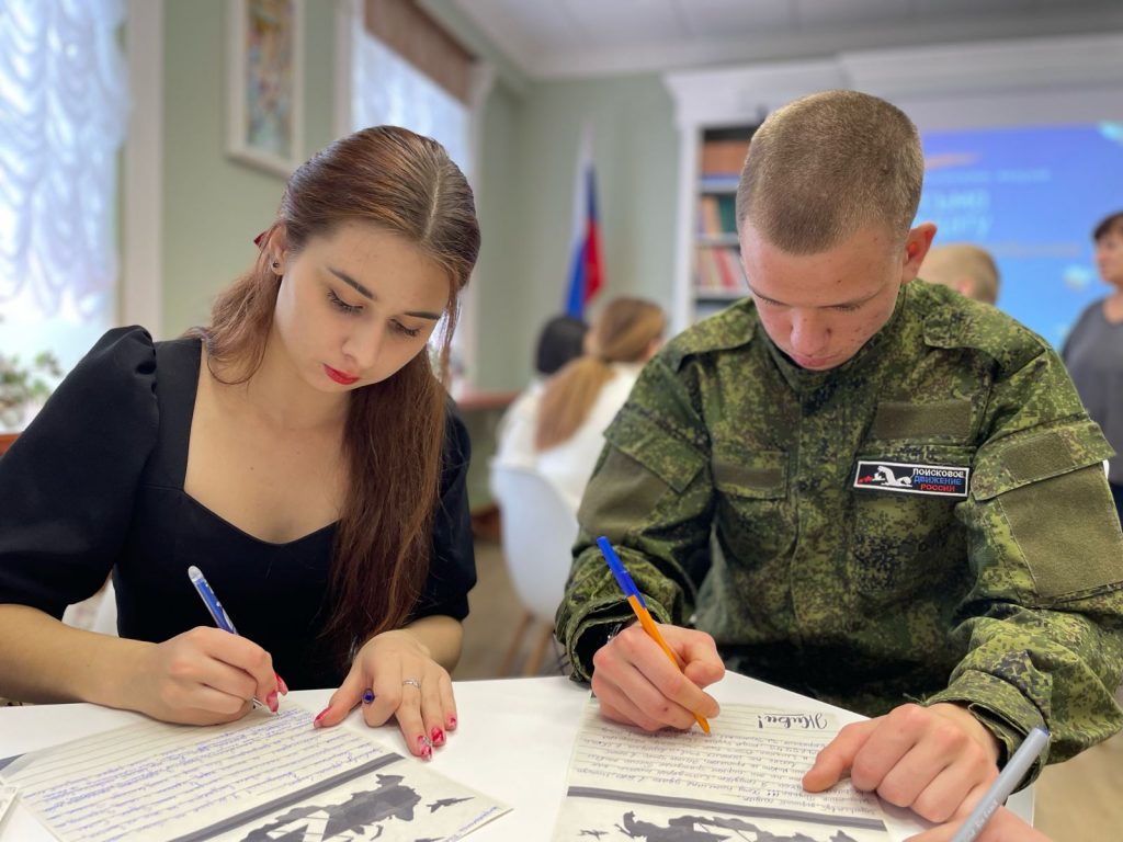 Астраханские патриоты приняли участие во Всероссийской акции «Письмо солдату»